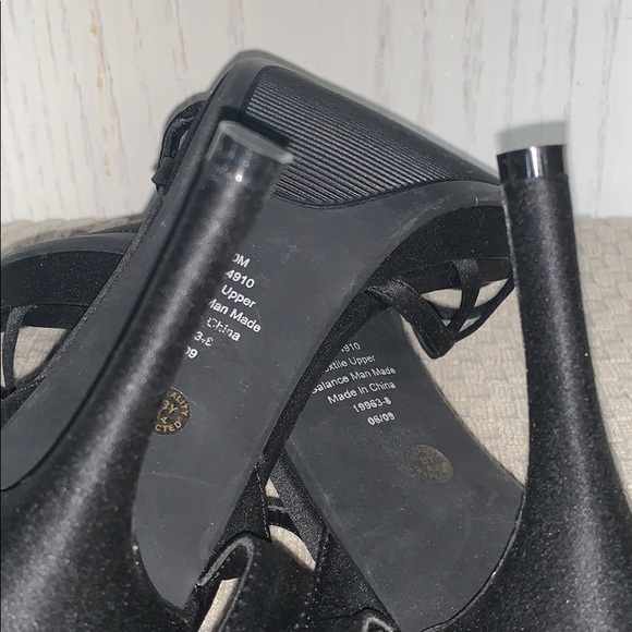 NEW! Jacqueline Ferrar Black Strappy Peacock Sandals - Picture 6 of 8